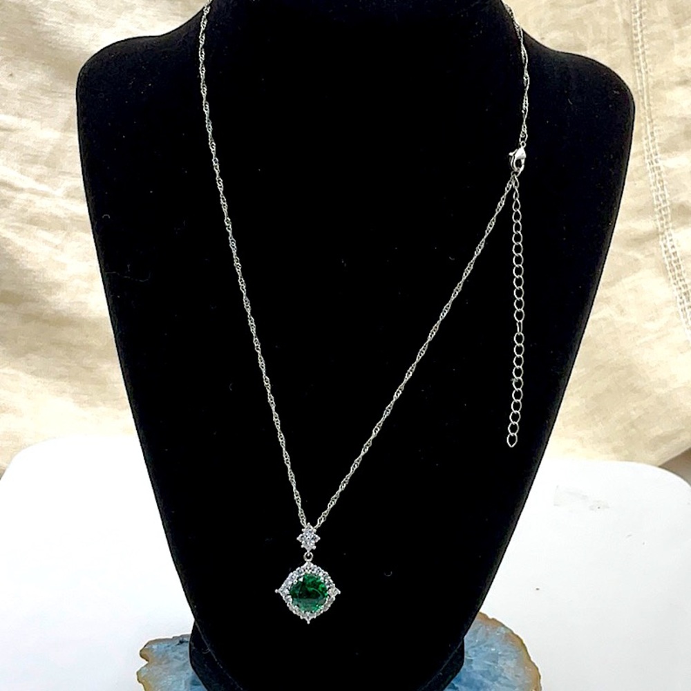 Vtg.The Bradford Exchange 18”W/3”Ext. SterlingSilver W/Green Tourmaline Gemstone - Picture 4 of 5